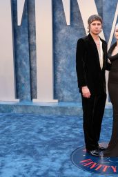 Julia Garner – 2023 Vanity Fair Oscar Party in Beverly Hills