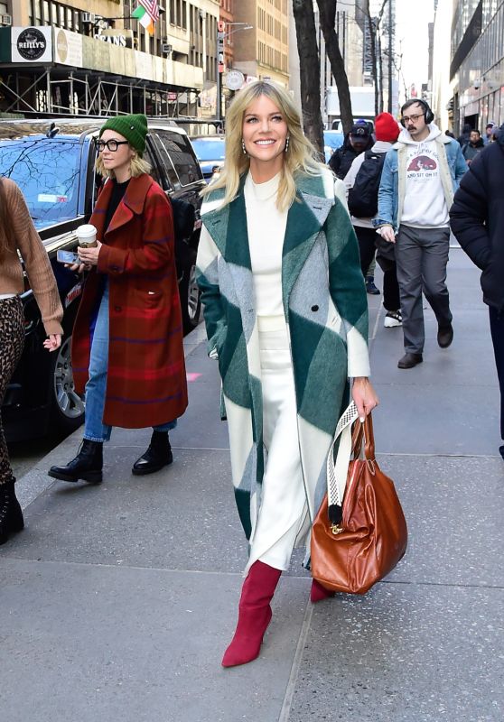 Kaitlin Olson - Out in New York 02/27/2023