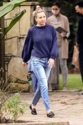 Kate Hudson - Leaves a Friends House in Brentwood 03/05/2023
