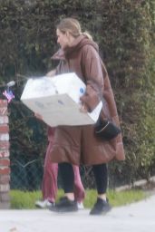 Kristen Bell in a Stylish Puffer Coat in Los Angeles 03/20/2023