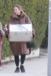 Kristen Bell in a Stylish Puffer Coat in Los Angeles 03/20/2023