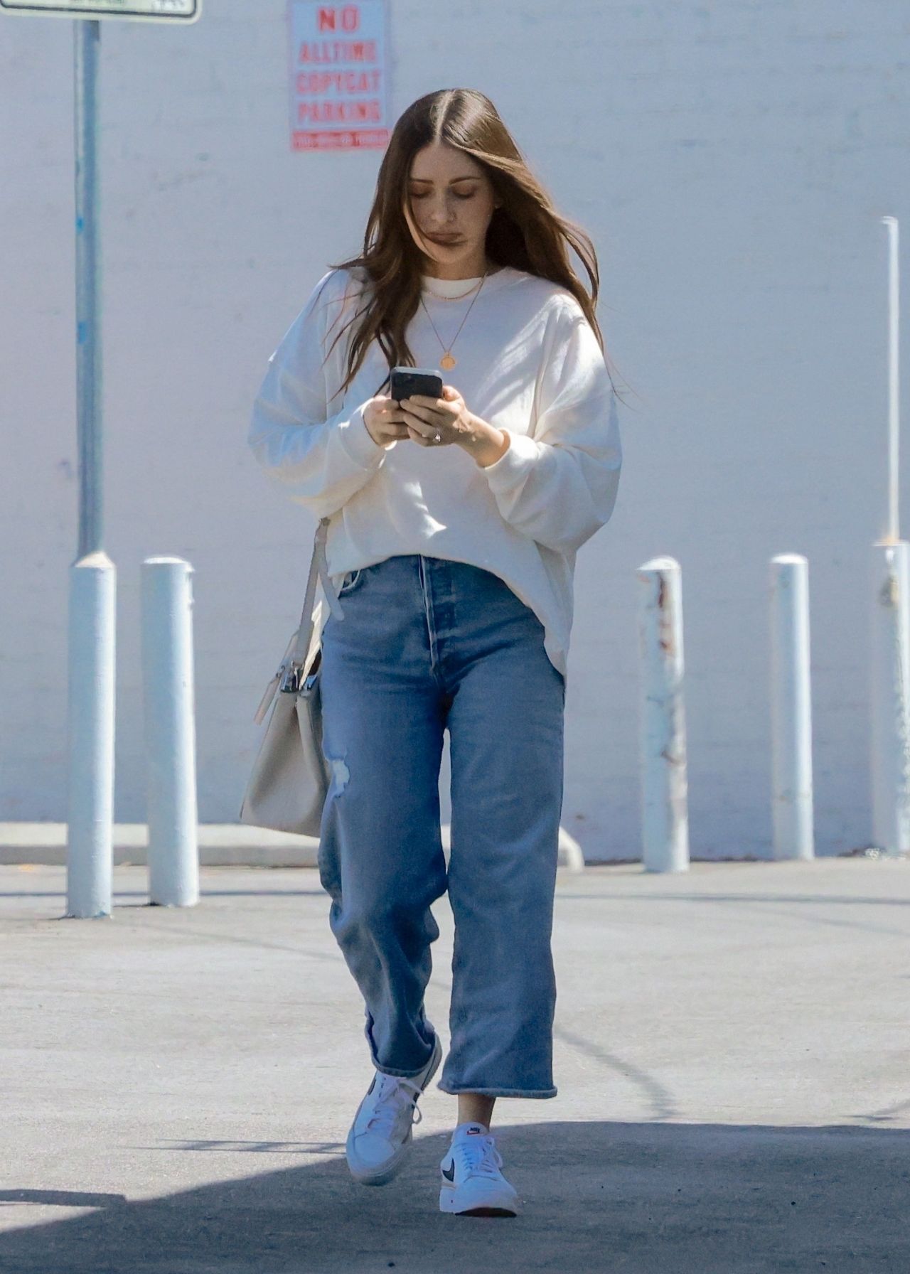 Lauren Parsekian - Heads to a Nail Salon in Los Feliz 03/28/2023