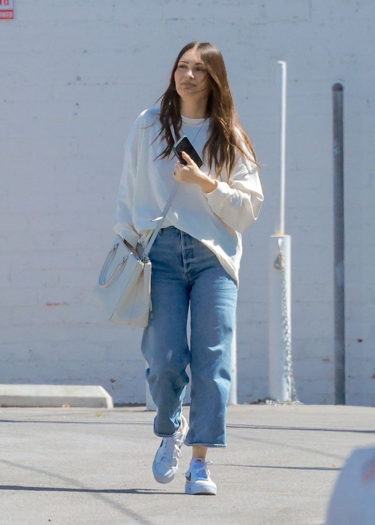 Lauren Parsekian - Heads to a Nail Salon in Los Feliz 03/28/2023