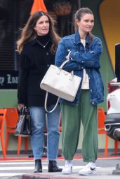 Lauren Parsekian With Her Mom Debra Kelly Heading to a Restaurant in Los Feliz 03/26/2023