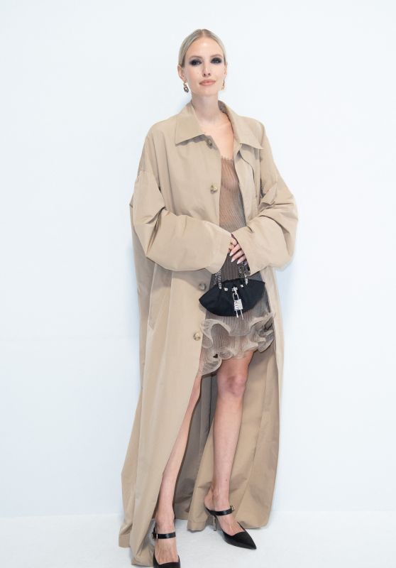 Leonie Hanne – Givenchy Fashion Show in Paris 03/02/2023