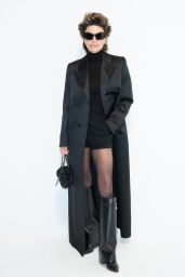 Lisa Rinna – Givenchy Fashion Show in Paris 03/02/2023