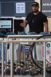 Lorde at Perth Airport 03/19/2023