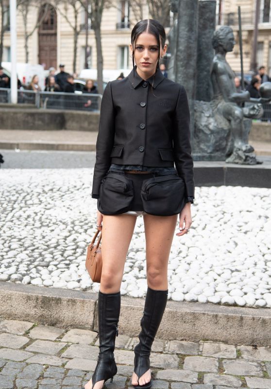 Olivia Neill – Miu Miu Show at Paris Fashion Week 03/06/2023
