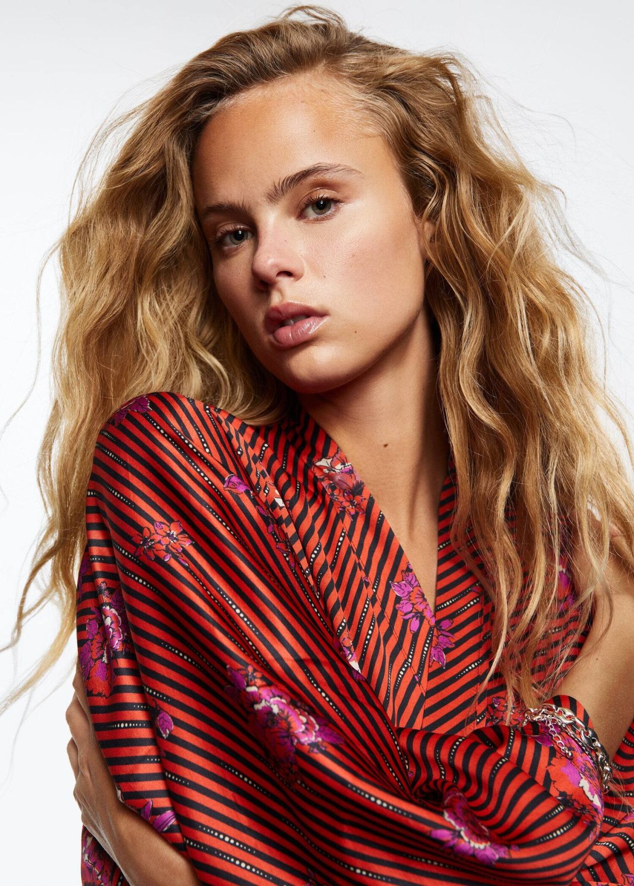 Olivia Vinten - Mango Winter 2022/2023 • CelebMafia