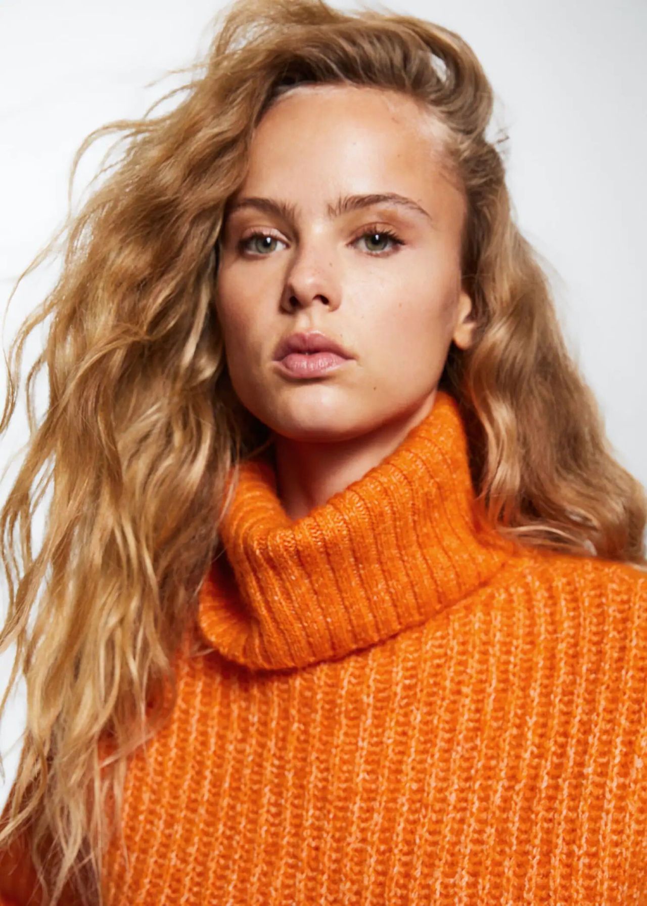 Olivia Vinten - Mango Winter 2022/2023 • CelebMafia