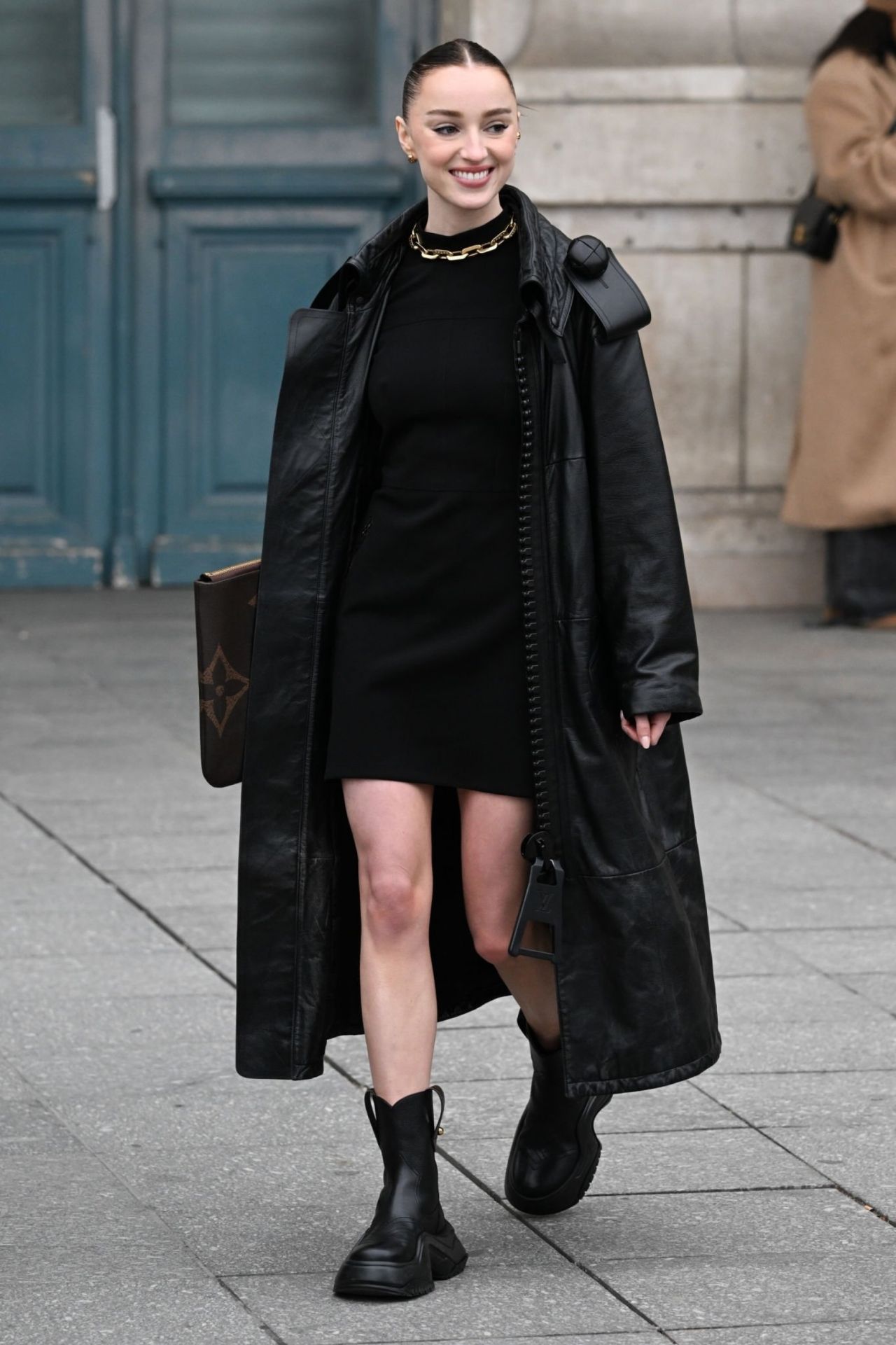 Phoebe Dynevor Louis Vuitton Show March 6, 2023 – Star Style