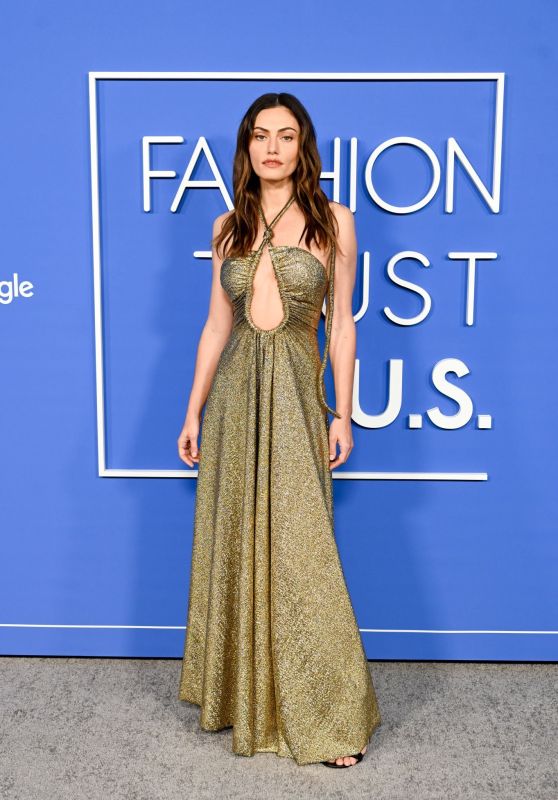 Phoebe Tonkin – 2023 Fashion Trust U.S. Awards in Los Angeles