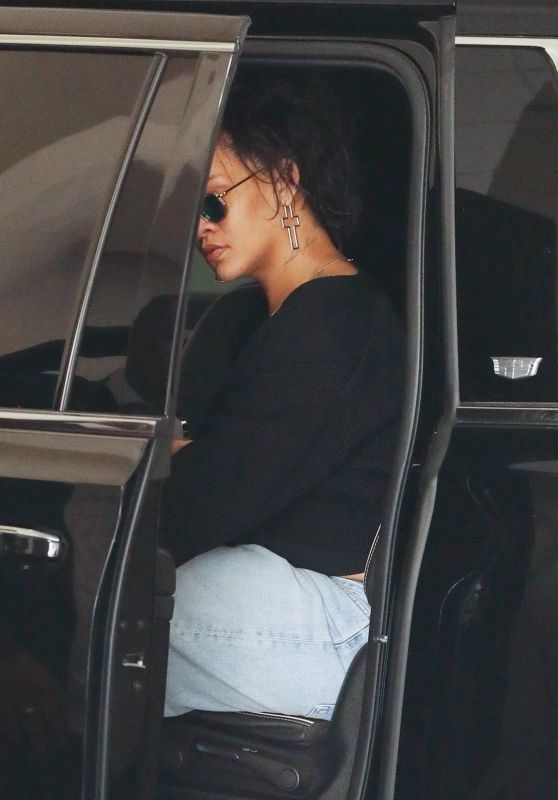 Rihanna - Out in Beverly Hills 03/18/2023