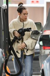 Scout Willis - Fueling Up Her Truck in Los Angeles 03/30/2023