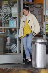 Scout Willis - Fueling Up Her Truck in Los Angeles 03/30/2023