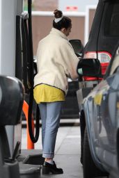 Scout Willis - Fueling Up Her Truck in Los Angeles 03/30/2023