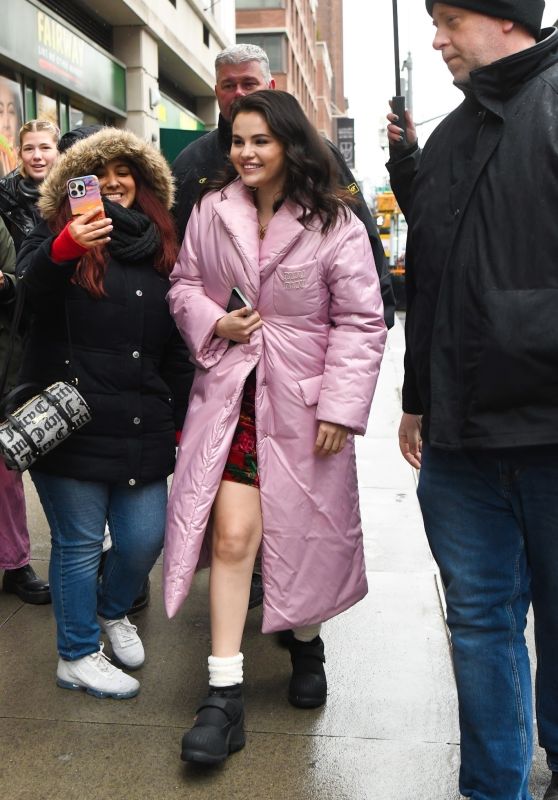 Selena Gomez - "Only Murders in the Building" Set in Manhattan 02/28/2023