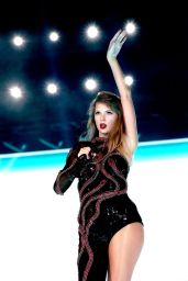 Taylor Swift - Performing at the Eras Tour in Glendale 03/17/2023