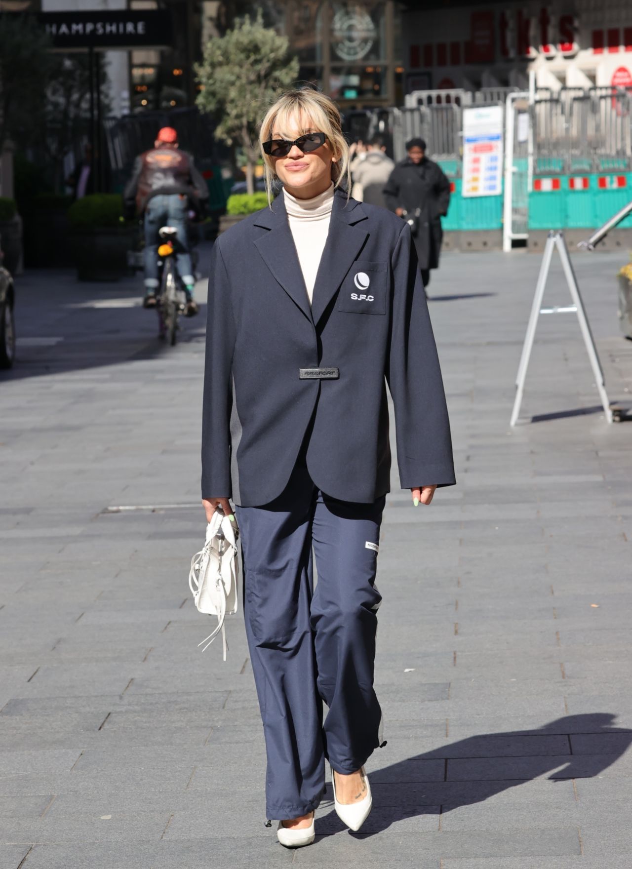 Ashley Roberts Street Style - London 04/25/2023 • CelebMafia