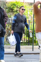Claire Danes at the Local Supermarket in New York 04/19/2023