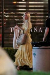 Claudia Schiffer and Clementine Poppy De Vere Drummond at the Italian Restaurant Toscana in Brentwood 04/01/2023