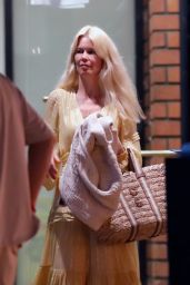 Claudia Schiffer and Clementine Poppy De Vere Drummond at the Italian Restaurant Toscana in Brentwood 04/01/2023