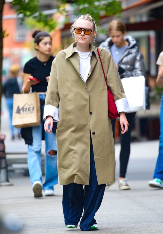 Dakota Fanning Wearing a Trench Coat and Blue Baggy Trousers - New York 04/22/2023