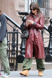 Emily Ratajkowski Street Style - New York 03/31/2023