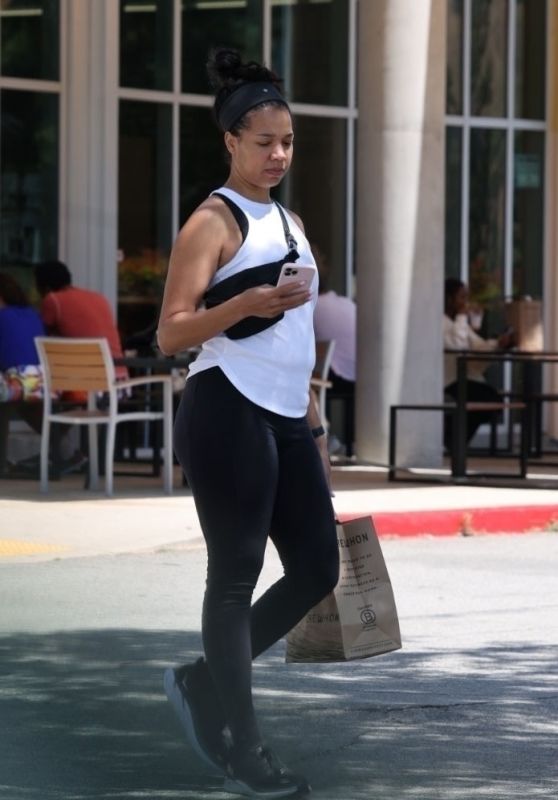 Gabrielle Union - Erewhon Grocery Store in LA 04/26/2023 • CelebMafia