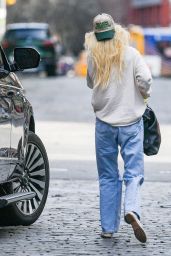 Gigi Hadid in Ripped Jeans in New York 03/29/2023