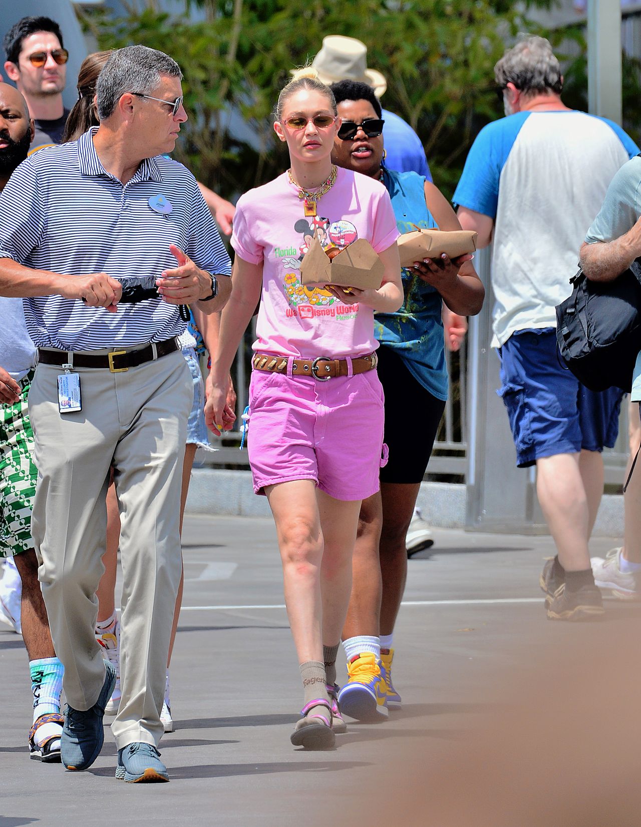 gigi-hadid-on-her-28th-birthday-at-walt-disney-world-in-olando-04-23-2023-4.jpg (1280×1651)