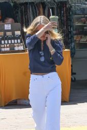 Gwyneth Paltrow Street Style - Malibu 04/07/2023