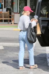 Hilary Duff Street Style - Beverly Hills 04/18/2023