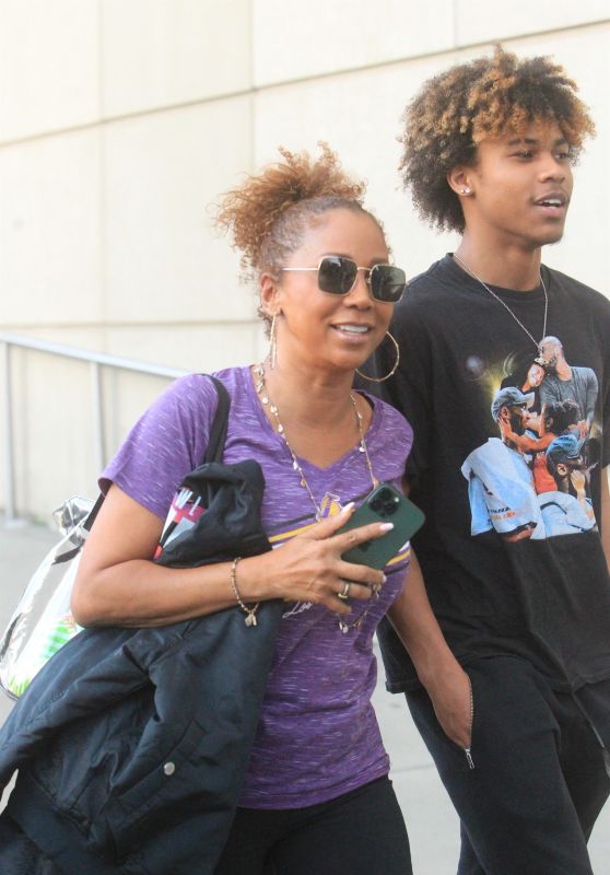 Holly Robinson Pete - Arrives at the Lakers Playoff Game in Los Angeles 04/22/2023