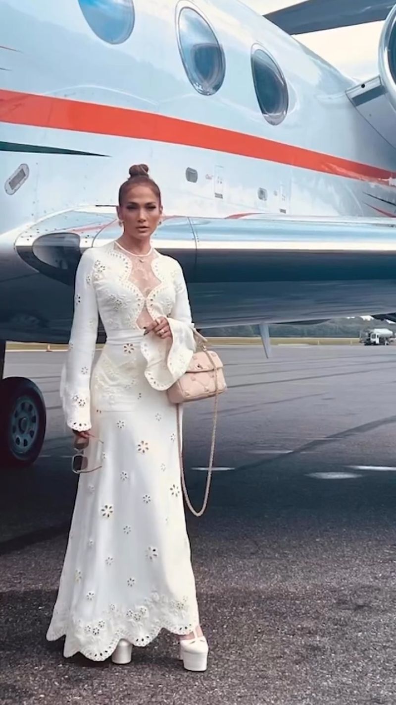 Jennifer Lopez Outfit 04/15/2023 • CelebMafia