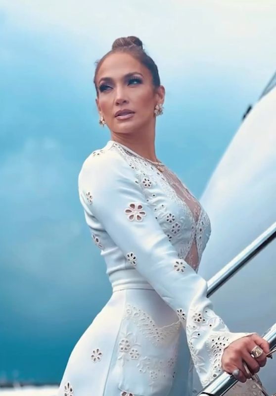 Jennifer Lopez Outfit 04/15/2023