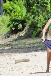 Jessica Alba - Beach in Hawaii 04/03/2023