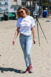 Joanna Krupa - "Full Time Diva" Filming Set in Venice 04/02/2023