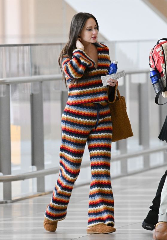 Kacey Musgraves at the Airport in New York 04/06/2023