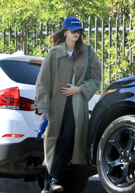 Kaia Gerber - Out in Los Angeles 04/06/2023 • CelebMafia