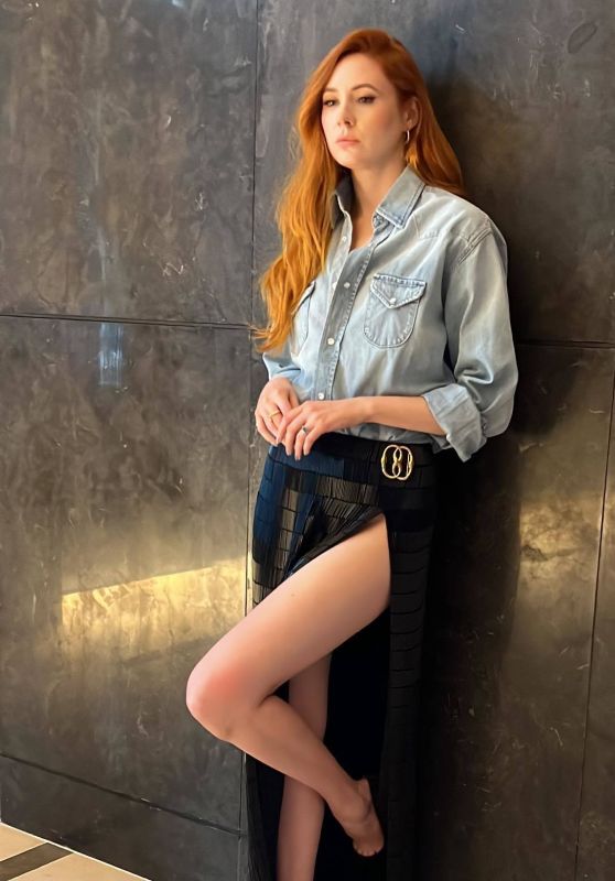 Karen Gillan 04/22/2023 • CelebMafia