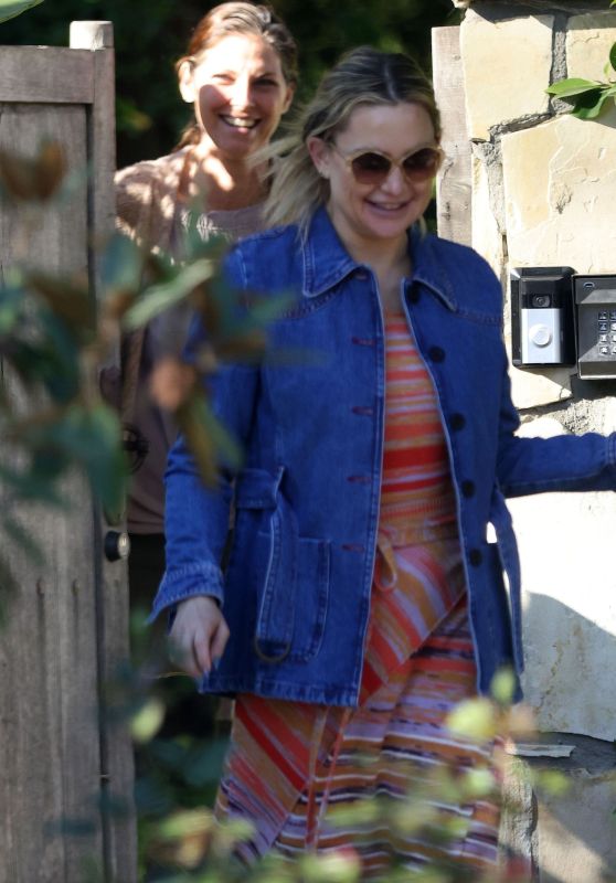 Kate Hudson - Leaving a Friends House in Brentwood 04/11/2023