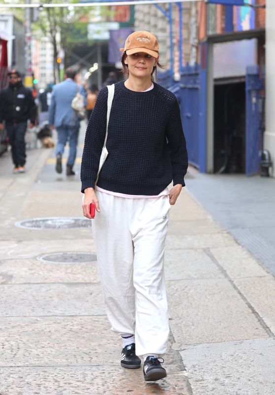 Katie Holmes in Casual Outfit in Soho, New York 04/18/2023