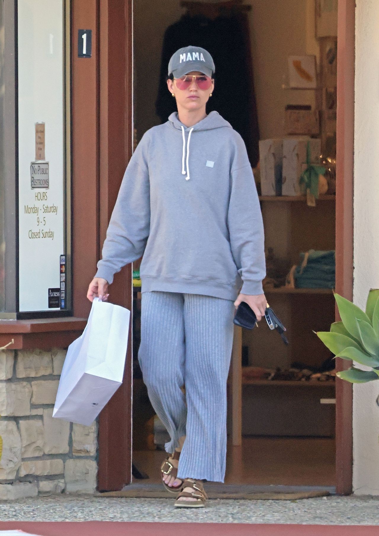 Katy Perry Hot Mama Pajamas in Public Celebrity Street Style
