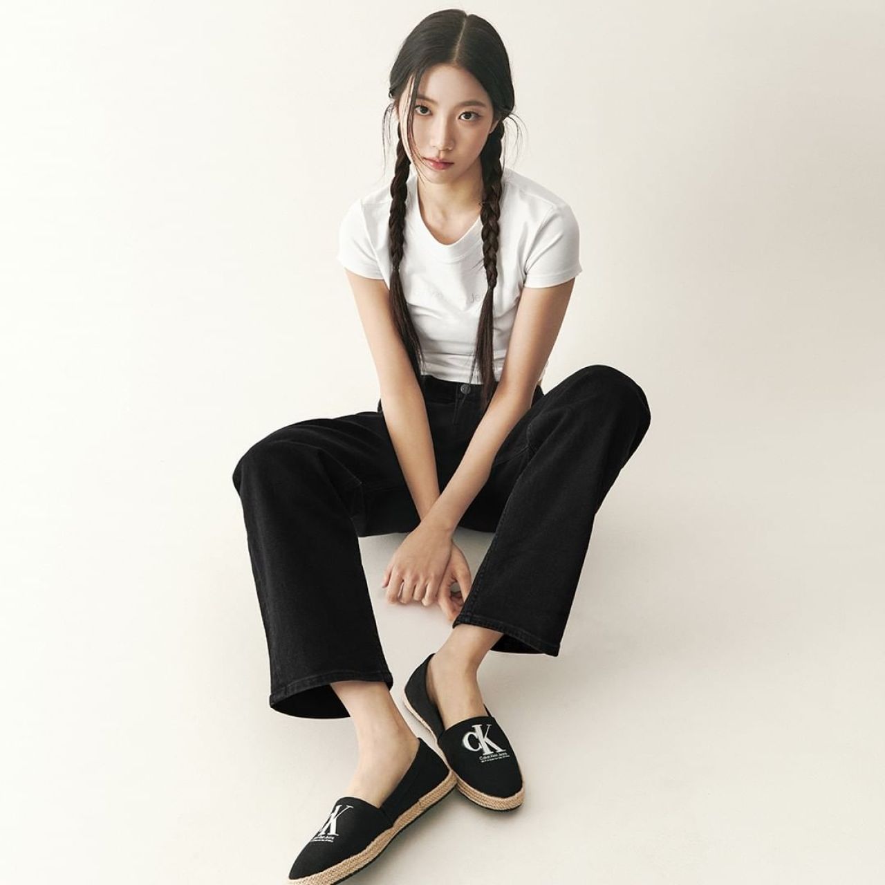 LE SSERAFIM Kazuha Calvin Klein 2023 SS Pictorial (HD/HQ) - K-Pop Database  /
