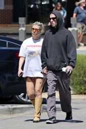 Kourtney Kardashian - Out in Palm Springs 04/08/2023