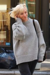 Lily Allen Sporting Her Blonde Bob Haircut in Manhattan’s SoHo Neighborhood 04/17/2023
