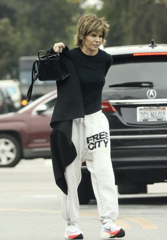 Lisa Rinna - Out in Los Angeles 04/17/2023