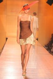 Miranda Kerr - Baby Phat Fashion Show 09/11/2004