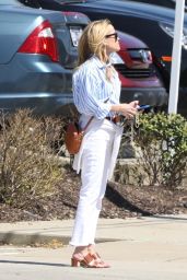 Reese Witherspoon Street Style 04/01/2023